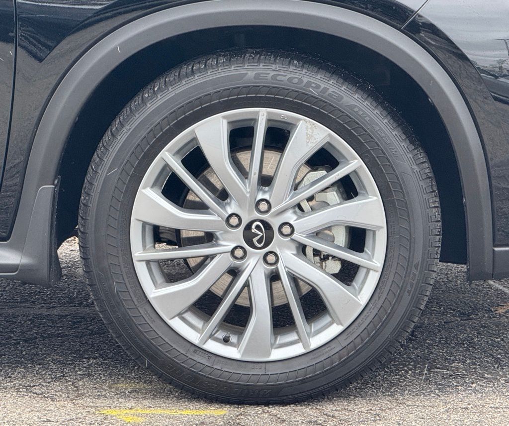 2024 Infiniti QX50 Luxe AWD photo 3