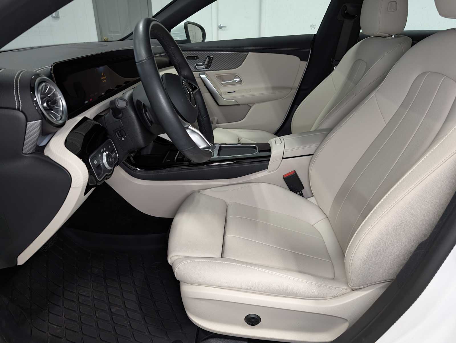 2025 Mercedes Benz CLA 250 4MATIC photo 4