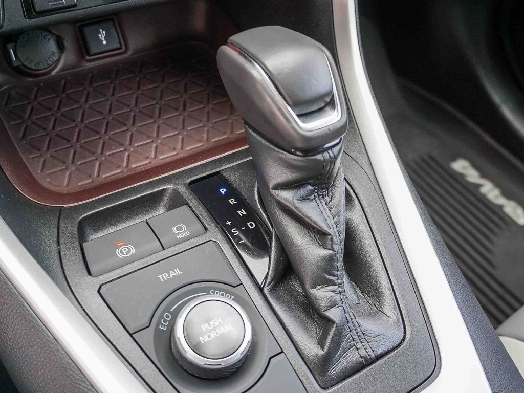 2021 Toyota RAV4 Hybrid Limited photo 18