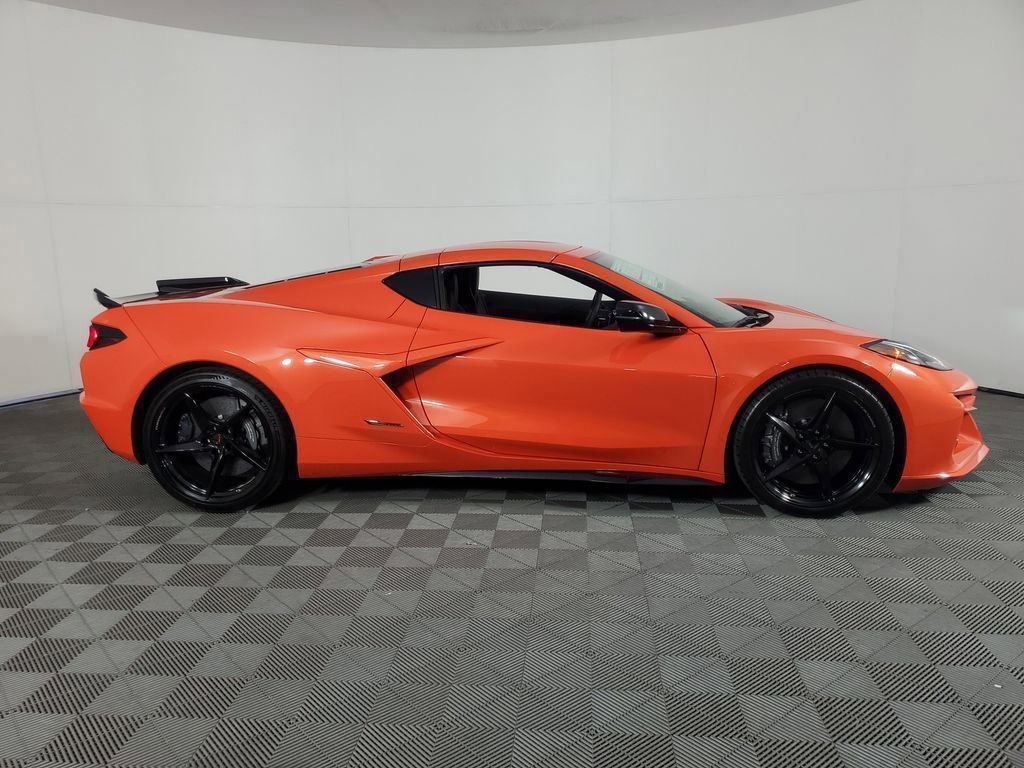 2025 Chevrolet Corvette E-Ray 1LZ photo 3