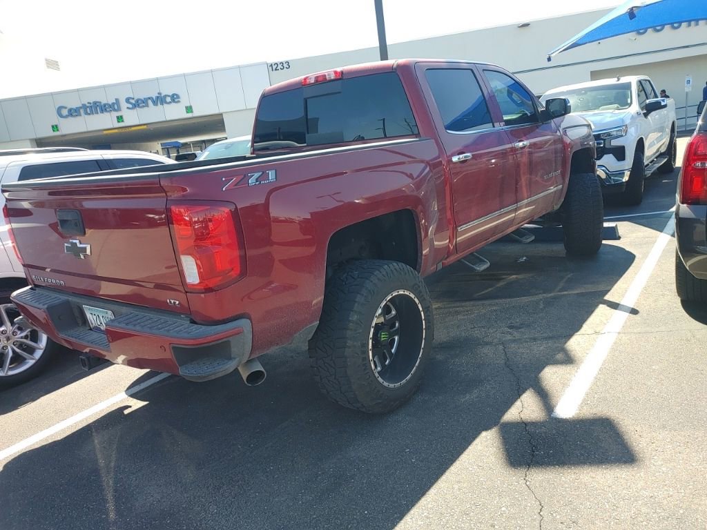 2018 Chevrolet Silverado 1500 LTZ photo 2