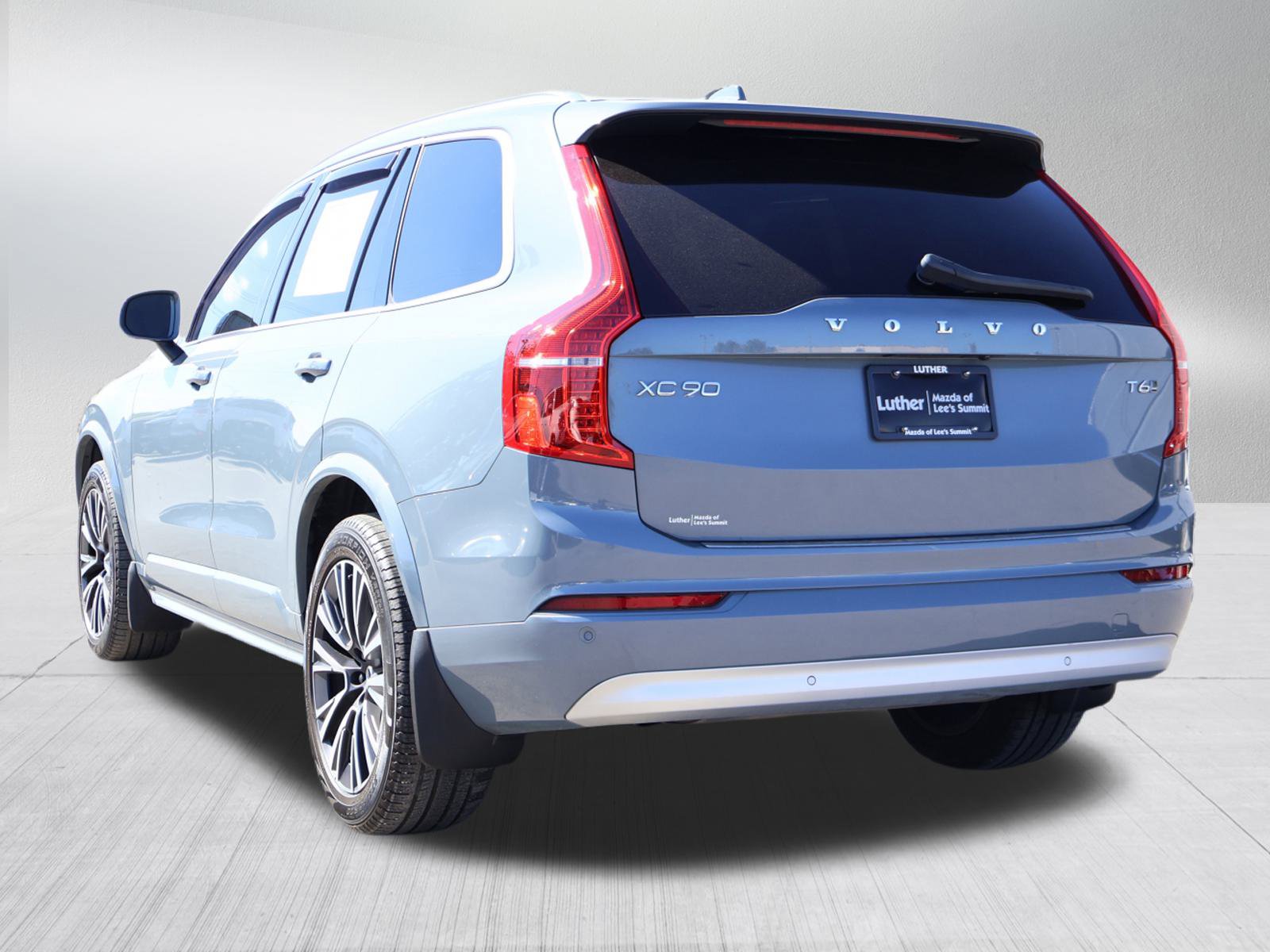 2022 Volvo XC90 Momentum photo 4