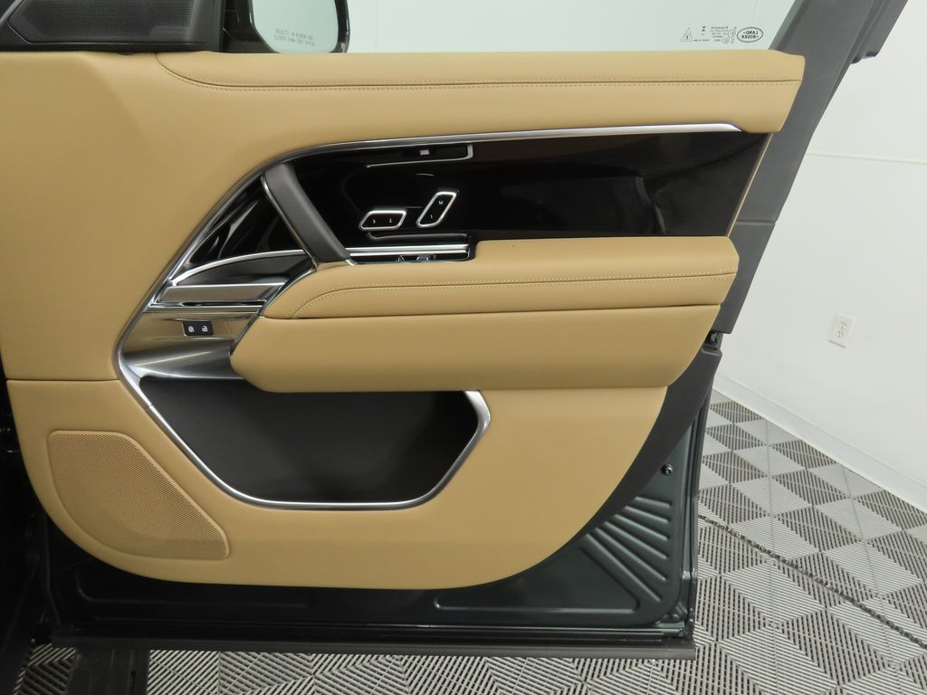 2025 Land Rover Range Rover SE photo 21