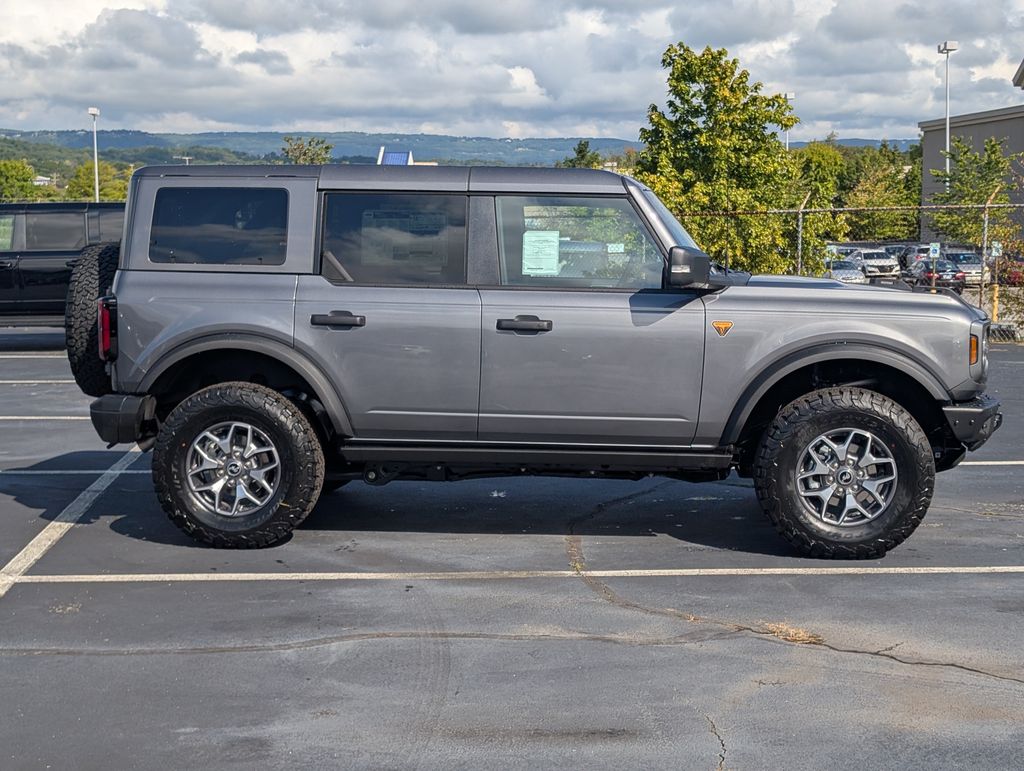 2025 Ford Bronco Badlands photo 3