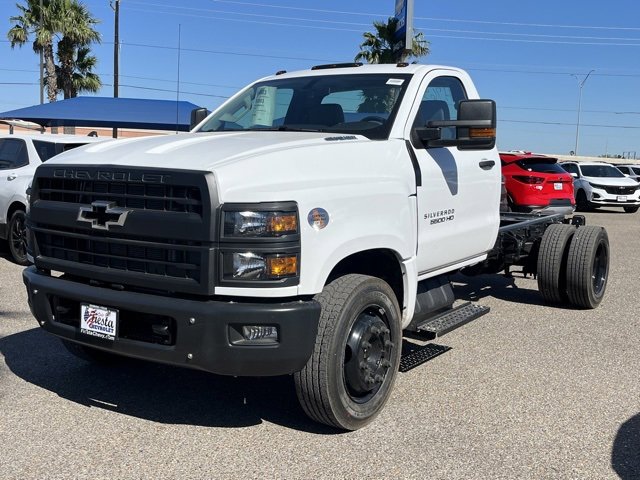 2024 Chevrolet Silverado 5500HD Work Truck photo 3