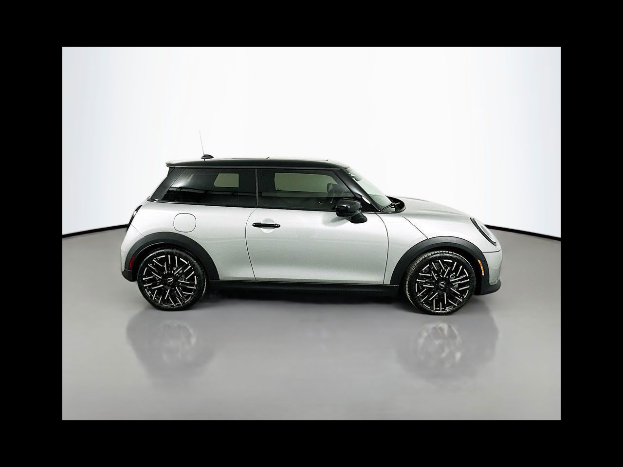 2025 Mini Cooper 2 Door Hardtop Iconic photo 4