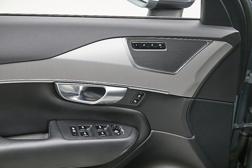 2023 VOLVO XC90 - Image 11