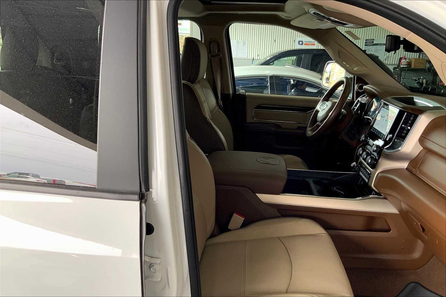 2022 Ram 2500 Laramie photo 8