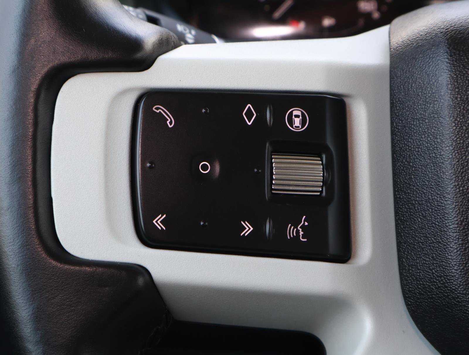 2024 Land Rover Defender S photo 21