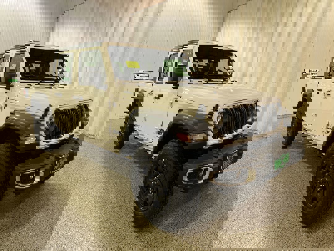 2026 Jeep Gladiator Sport's photo