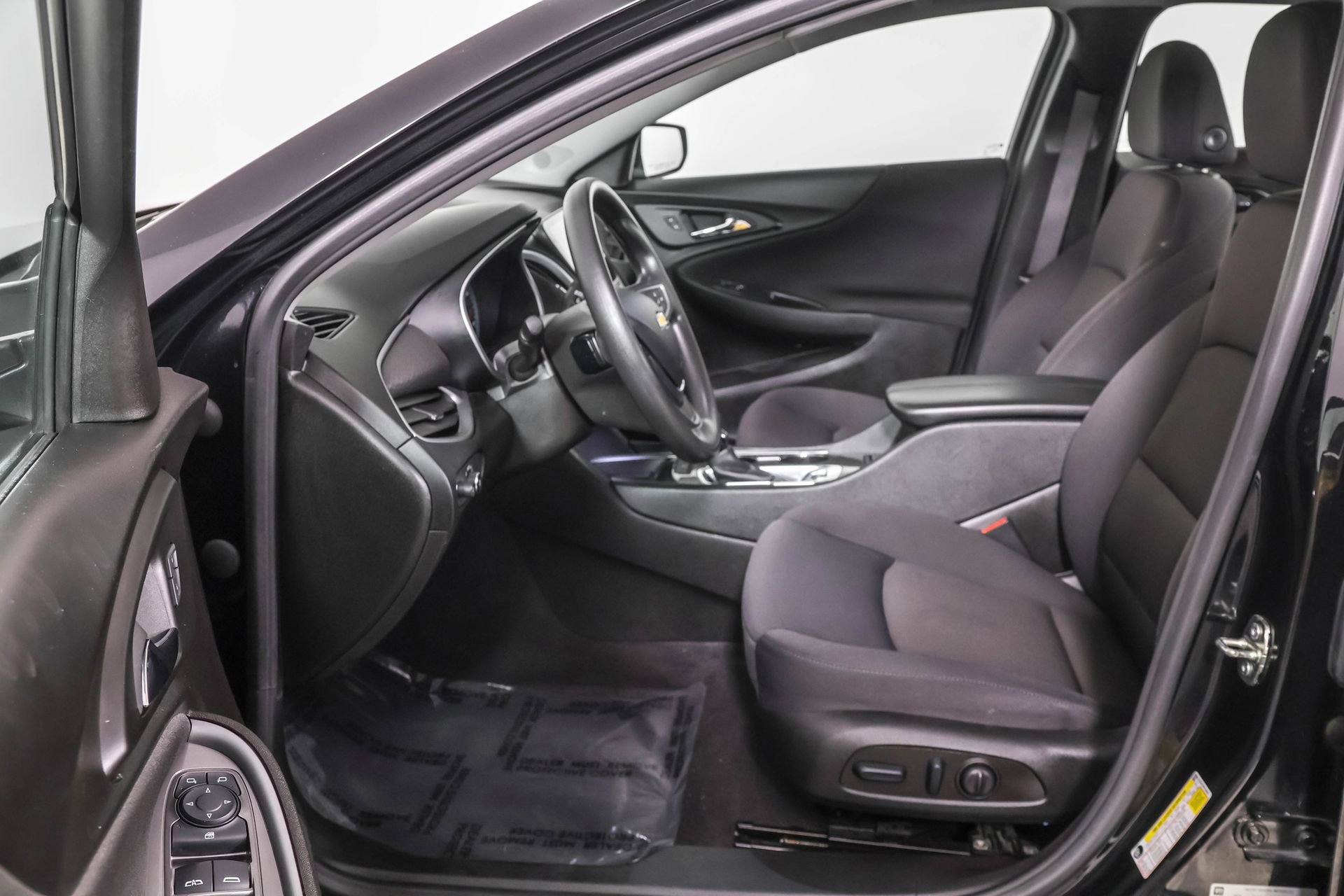 2023 Chevrolet Malibu 1LT photo 2