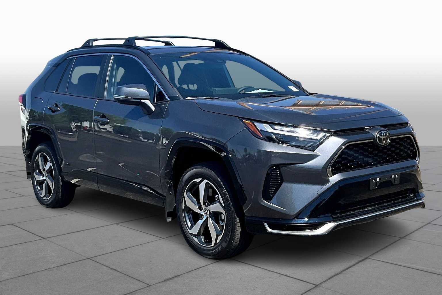 2025 Toyota RAV4 Hybrid SE photo 2