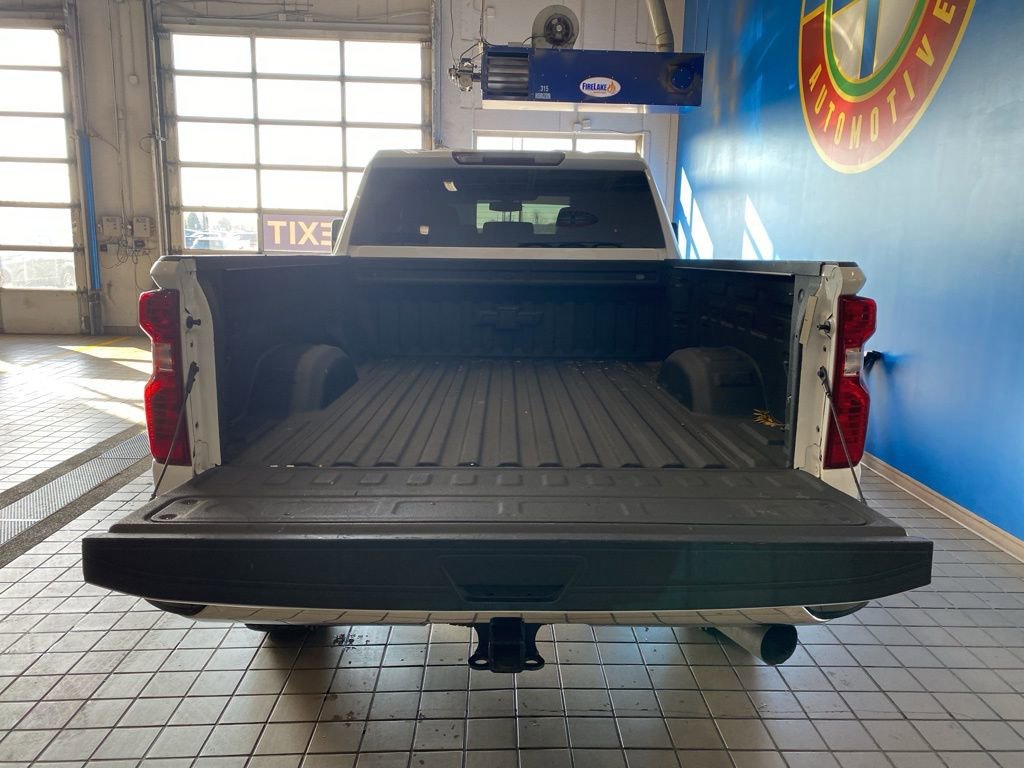 2023 Chevrolet Silverado 2500HD LT photo 2