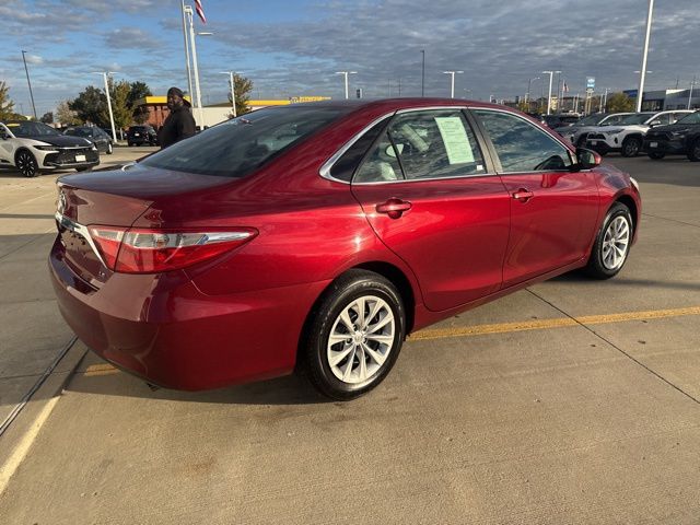 2017 Toyota Camry XLE photo 3