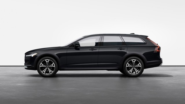 2025 Volvo V90 Cross Country Plus