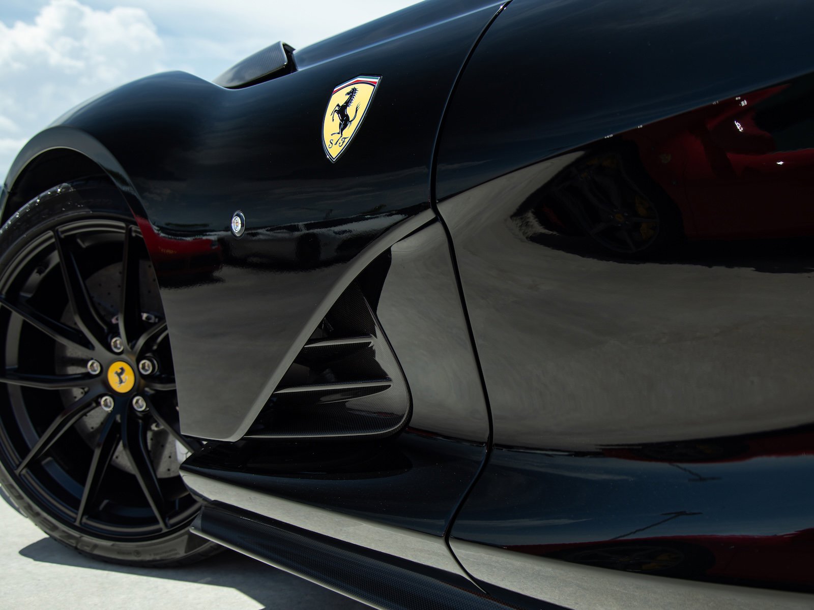 2024 Ferrari 812 Competizione photo 12