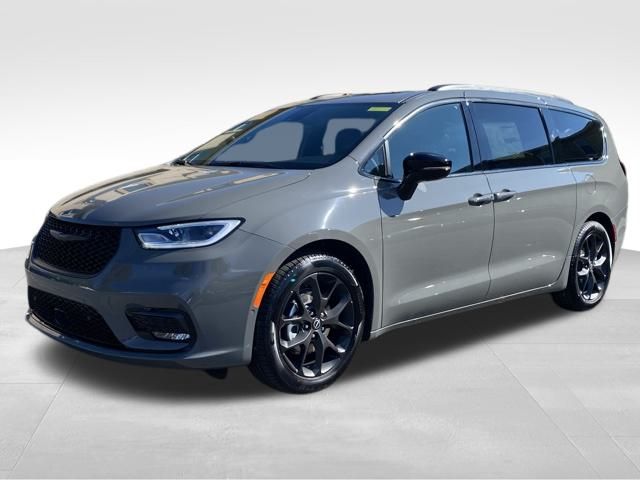 2025 Chrysler Pacifica Limited photo 3