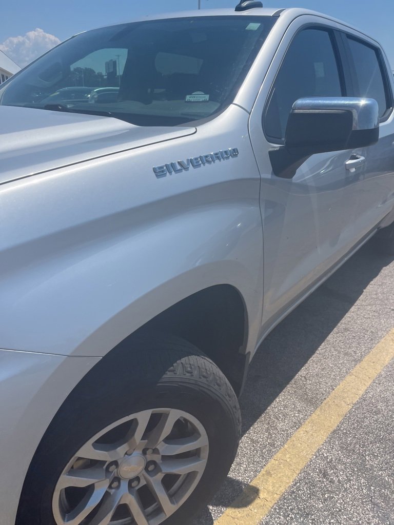 2022 Chevrolet Silverado 1500 LT photo 4