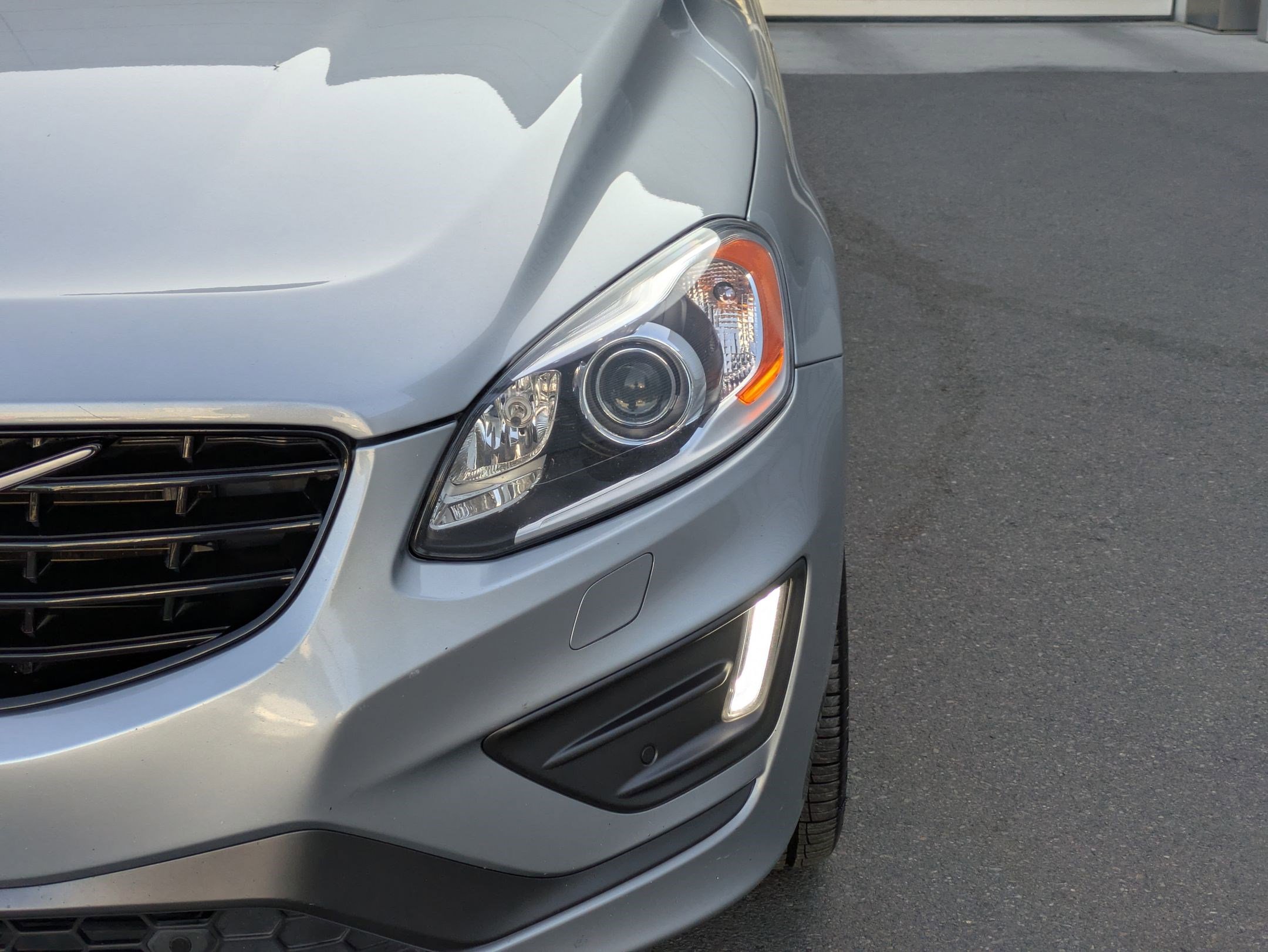 2017 Volvo XC60 Platinum R-Design photo 9