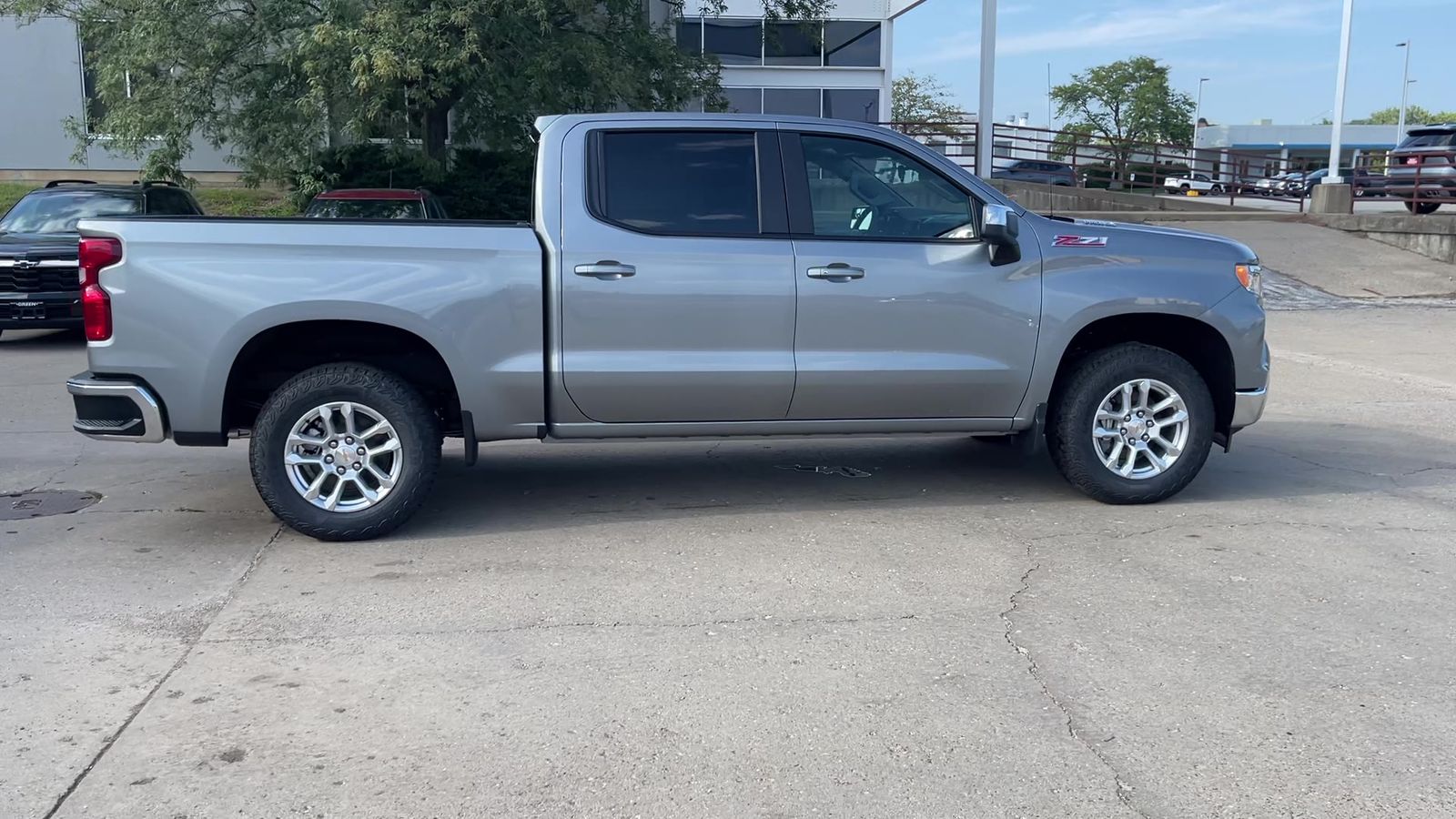 2025 Chevrolet Silverado 1500 LT photo 23