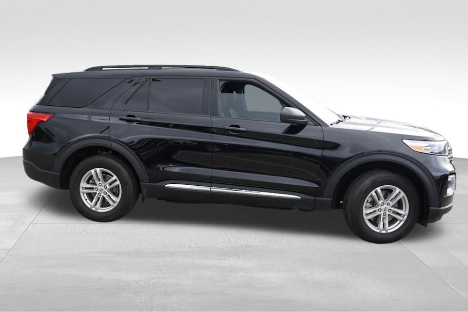 2023 Ford Explorer XLT photo 3