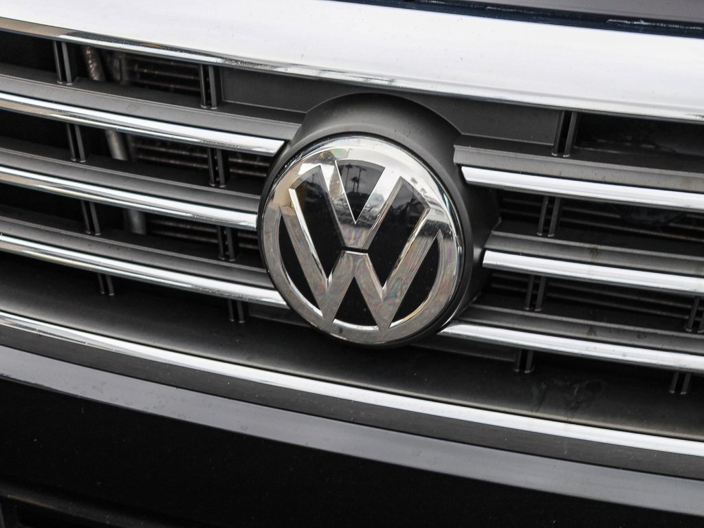 2020 Volkswagen Passat 2.0T SEL photo 4