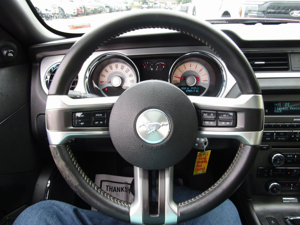 2011 Ford Mustang V6 Premium photo 16