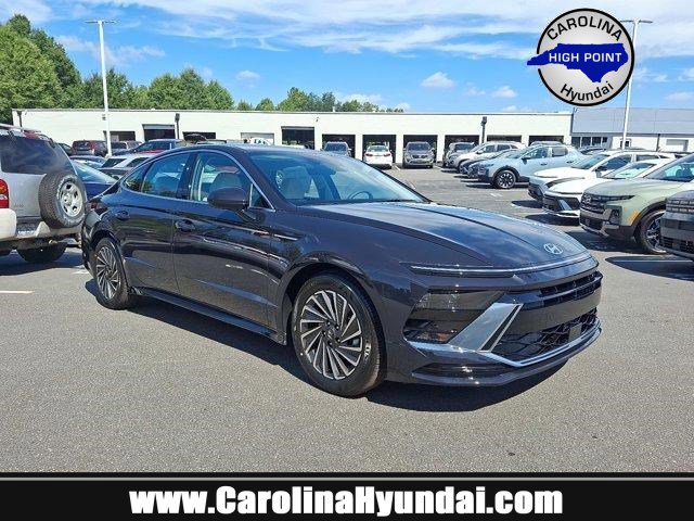 2025 Hyundai Sonata Hybrid SEL's photo