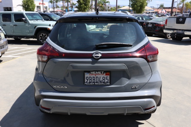 2022 Nissan Kicks SV photo 2