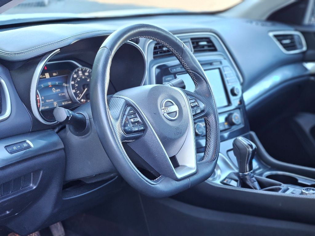 2023 Nissan Maxima SV photo 12
