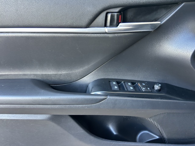2020 Toyota Camry SE photo 28