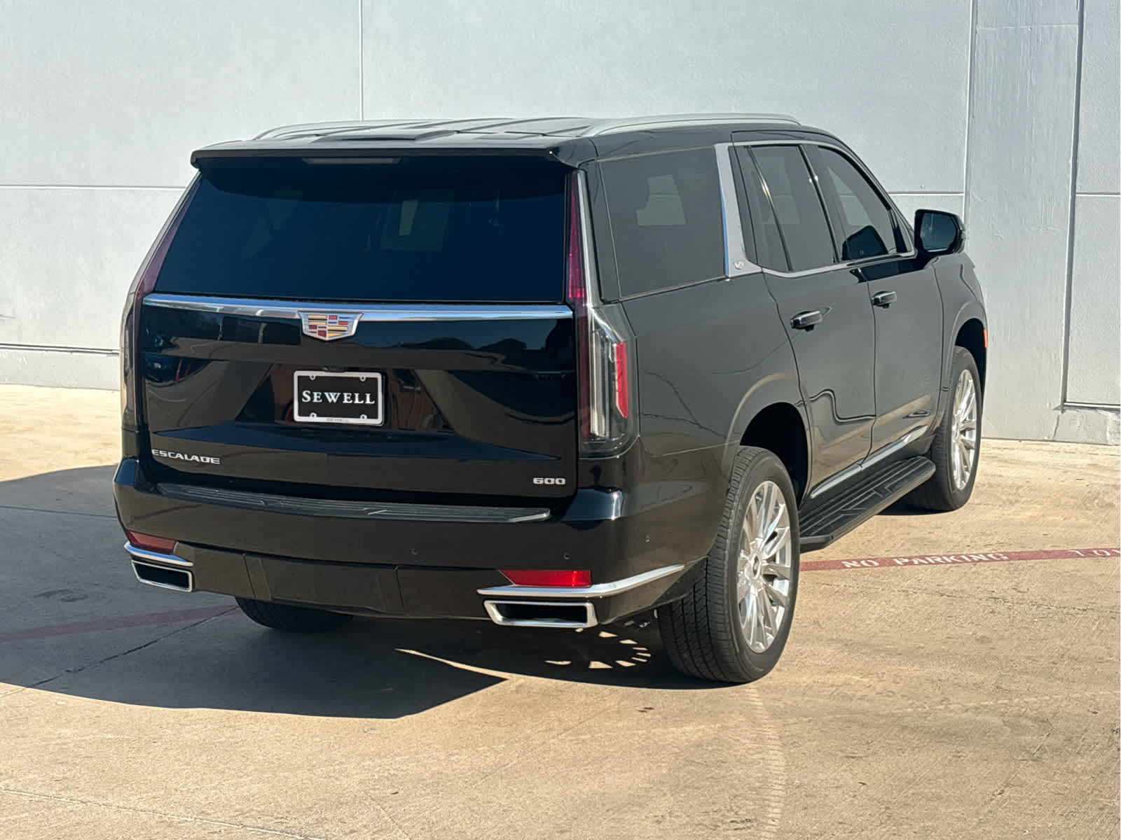 2023 Cadillac Escalade Premium Luxury photo 3