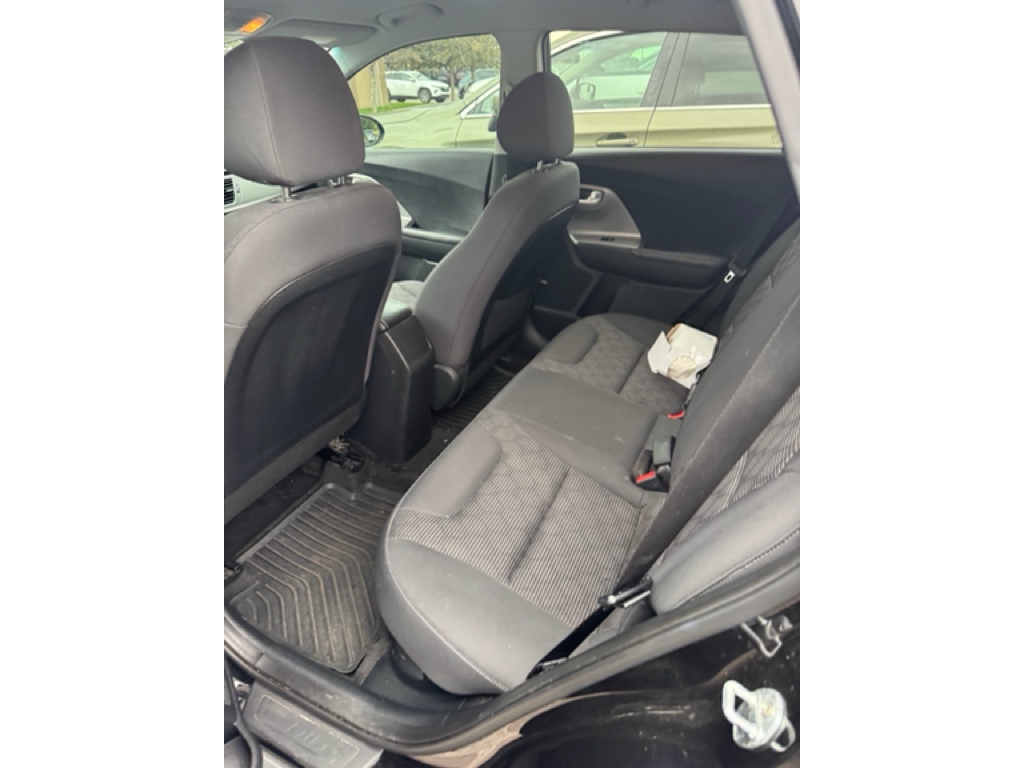 2017 Kia Niro LX photo 6