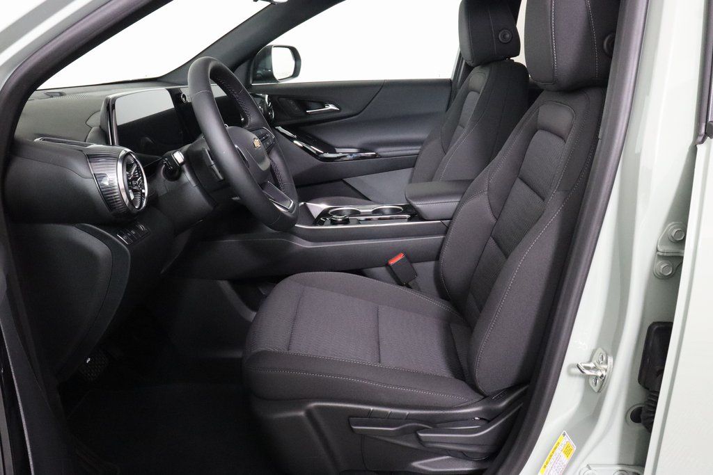 2026 Chevrolet Equinox LT photo 4