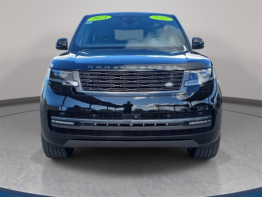 2025 Land Rover Range Rover SE photo 2