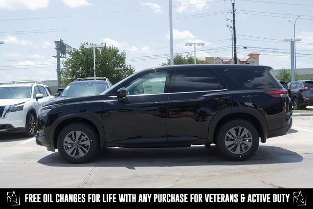 2025 Nissan Pathfinder S photo 2