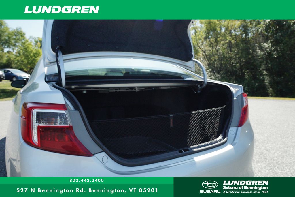 2013 Toyota Camry Hybrid LE photo 14