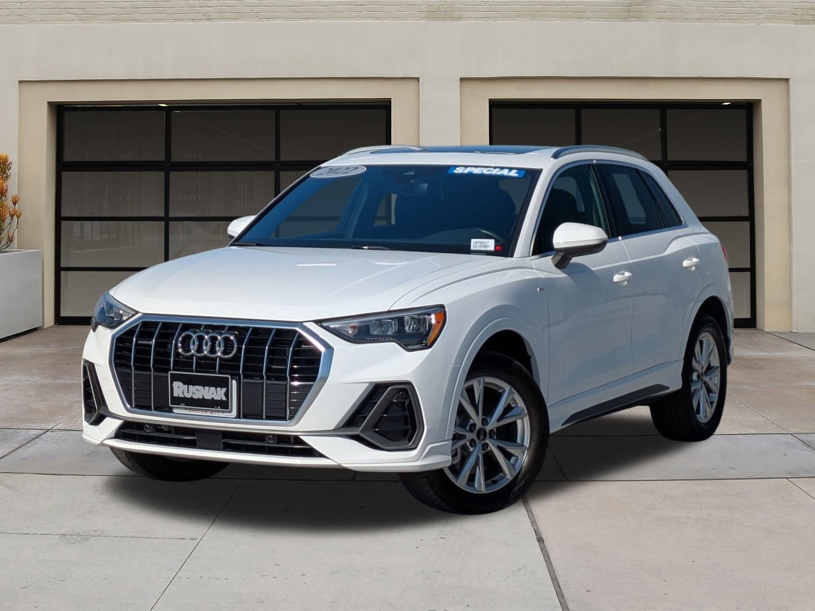 2022 Audi Q3 S line Premium photo 3