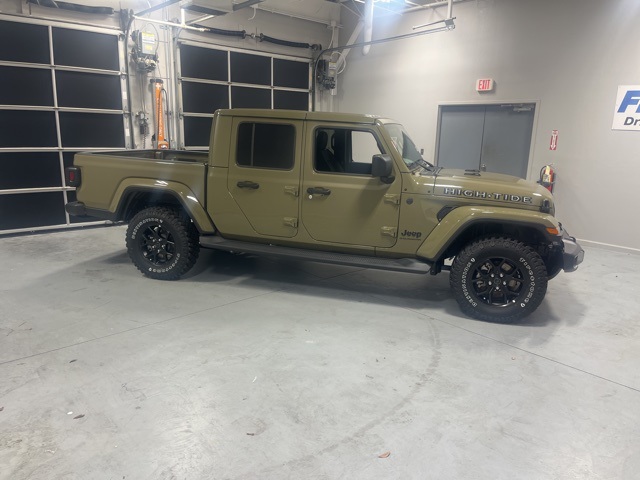 2025 Jeep Gladiator High Tide's photo