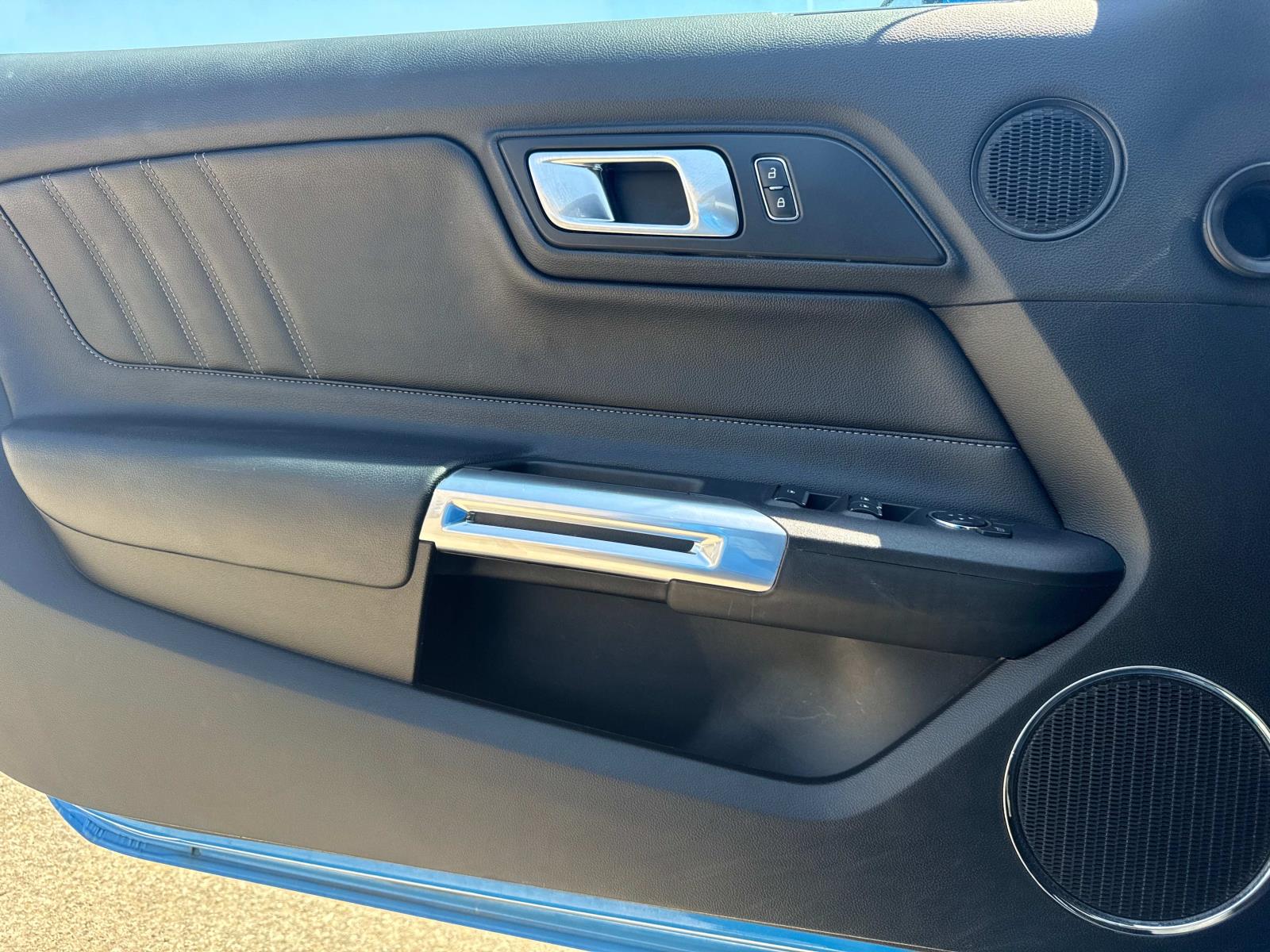 2022 Ford Mustang EcoBoost Premium photo 16