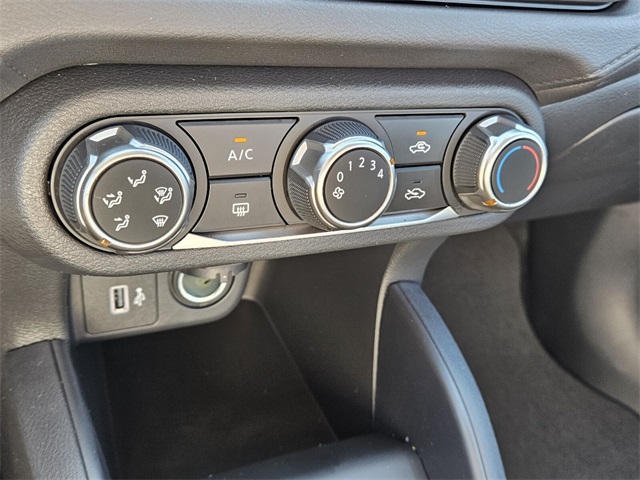 2025 Nissan Versa 1.6 S photo 16
