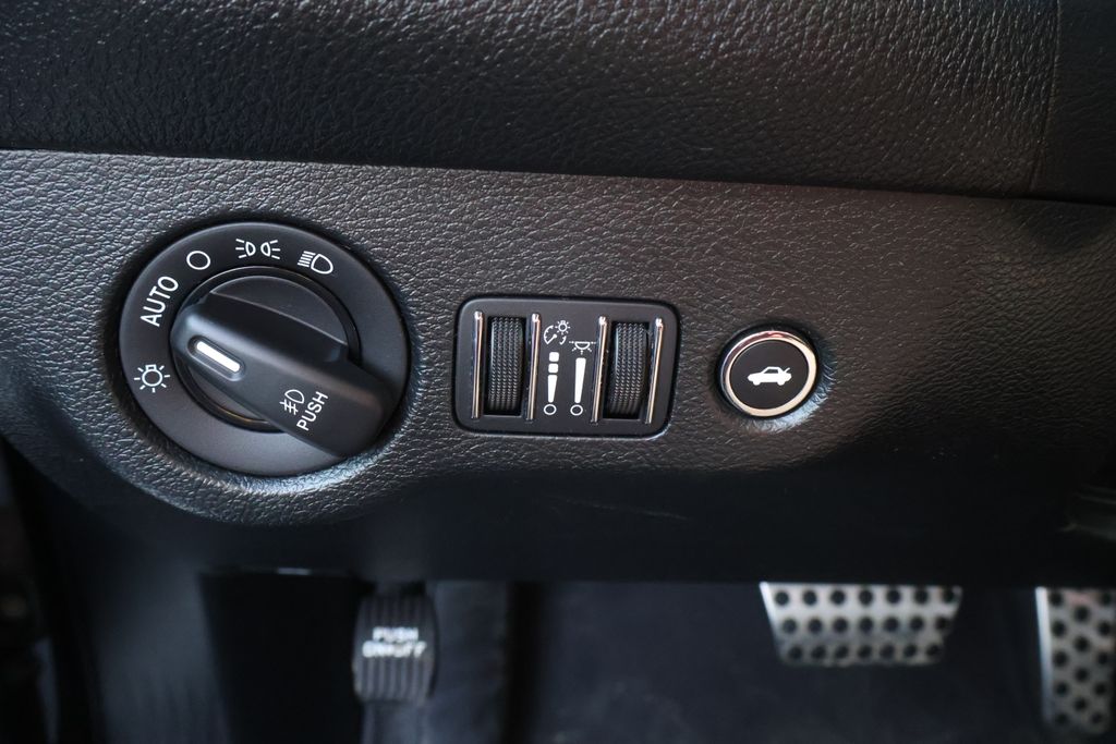 2018 Dodge Challenger R/T photo 15