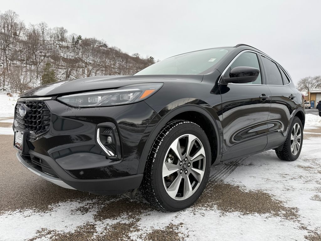2023 Ford Escape Platinum's photo