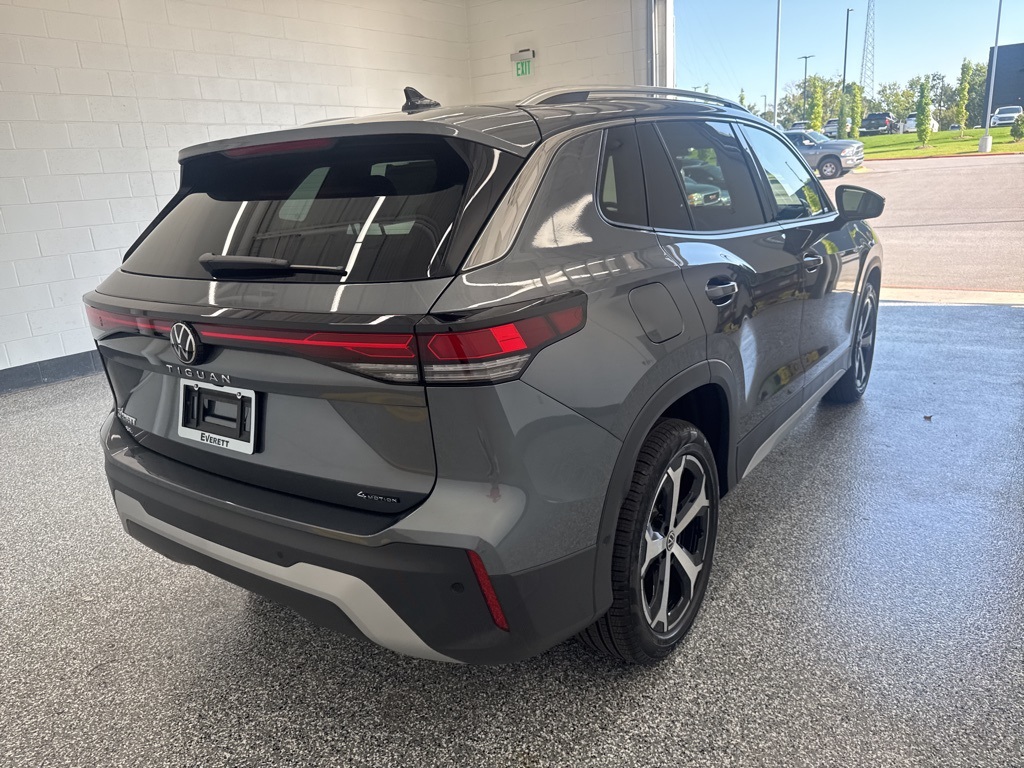 2025 Volkswagen Tiguan SE photo 4