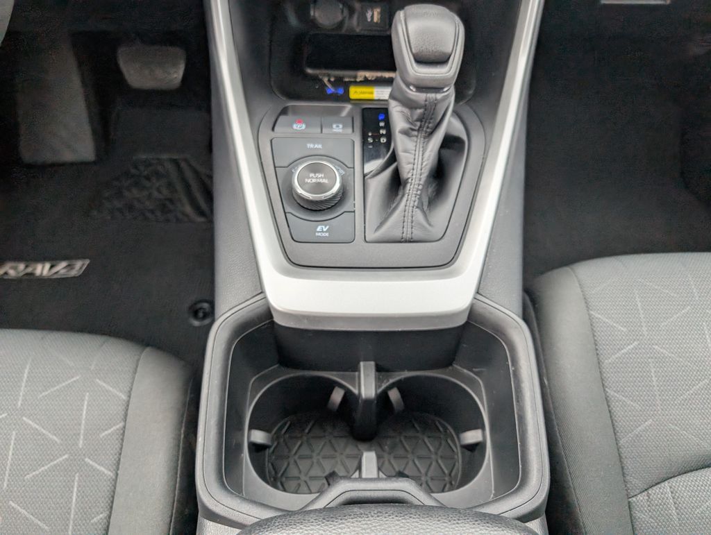 2024 Toyota RAV4 Hybrid XLE photo 20