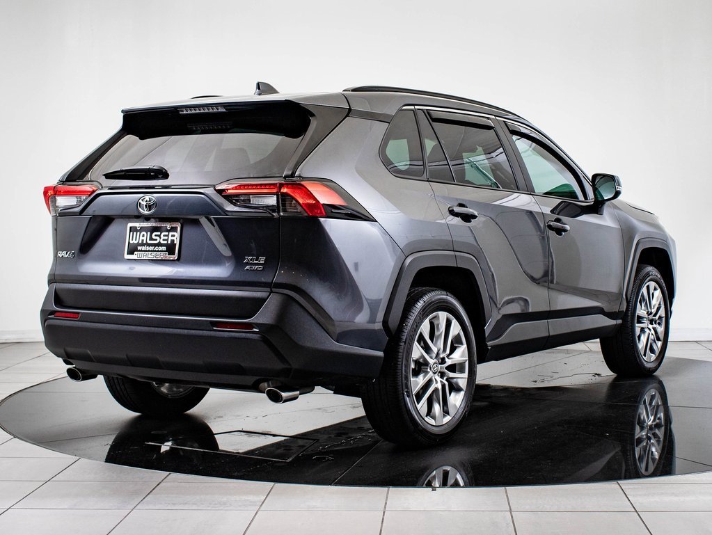 2025 Toyota RAV4 XLE Premium photo 7