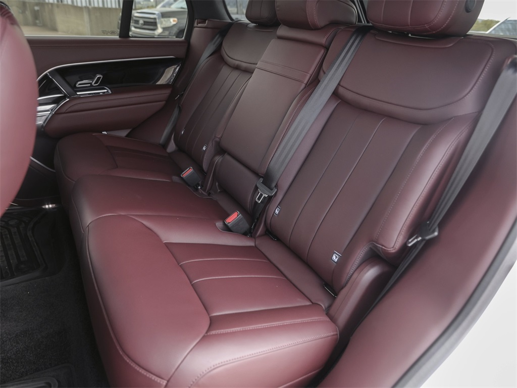 2025 Land Rover Range Rover SE photo 24