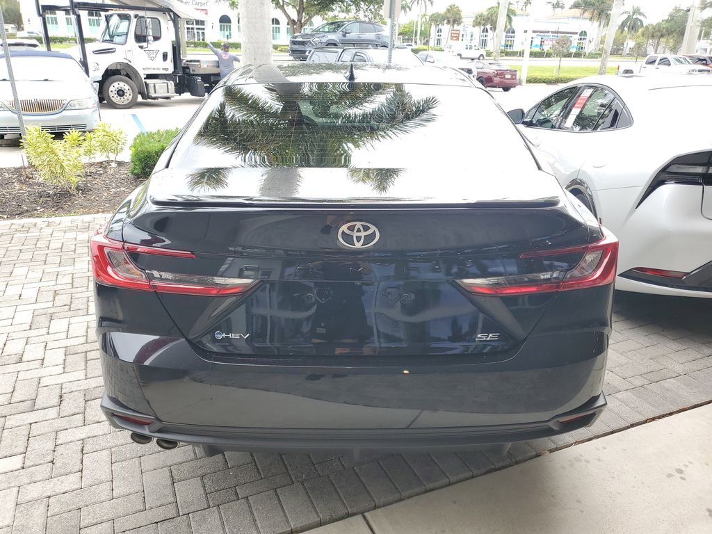 2025 Toyota Camry SE photo 3