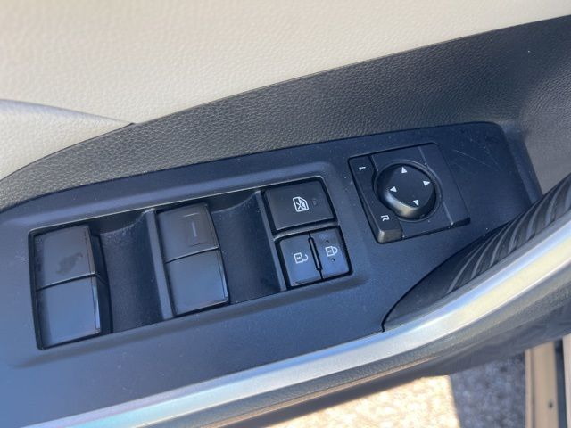 2021 Toyota RAV4 Hybrid XLE photo 12