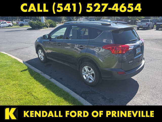 2015 Toyota RAV4 LE photo 6